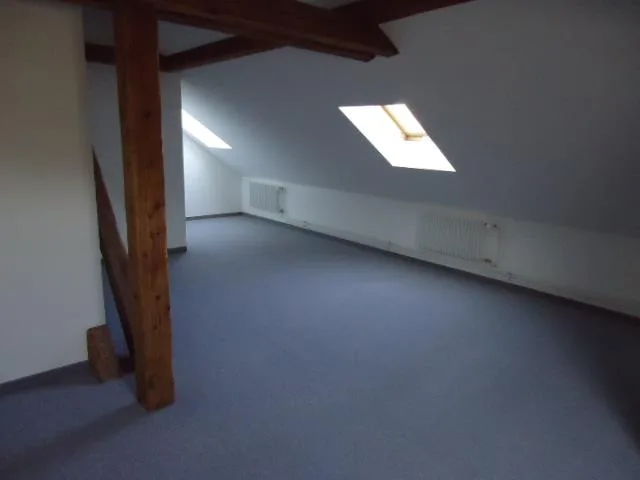 Charmante Dachwohnung im Zentrum
