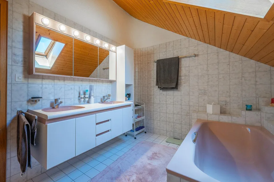 Grosszügige 4.5-Zimmer-Dachwohnung – foto 16 di 29