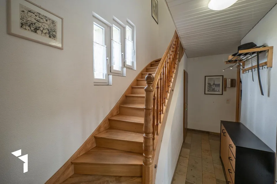 Fehr Immobilien - Grosszügiges Zwei-Generationen-Haus – Foto 4 von 15