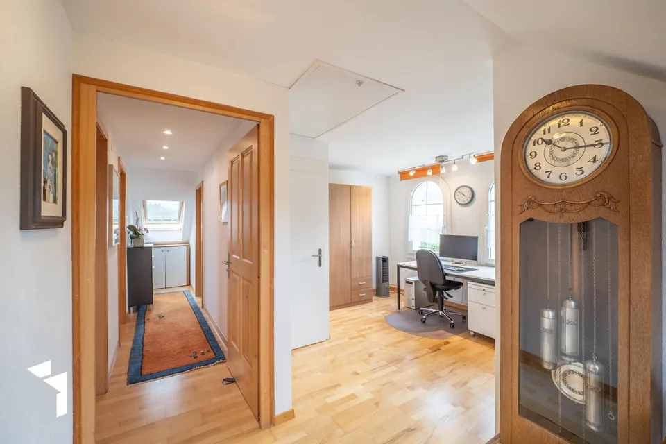 Fehr Immobilien - Grosszügiges Zwei-Generationen-Haus – Foto 10 von 15