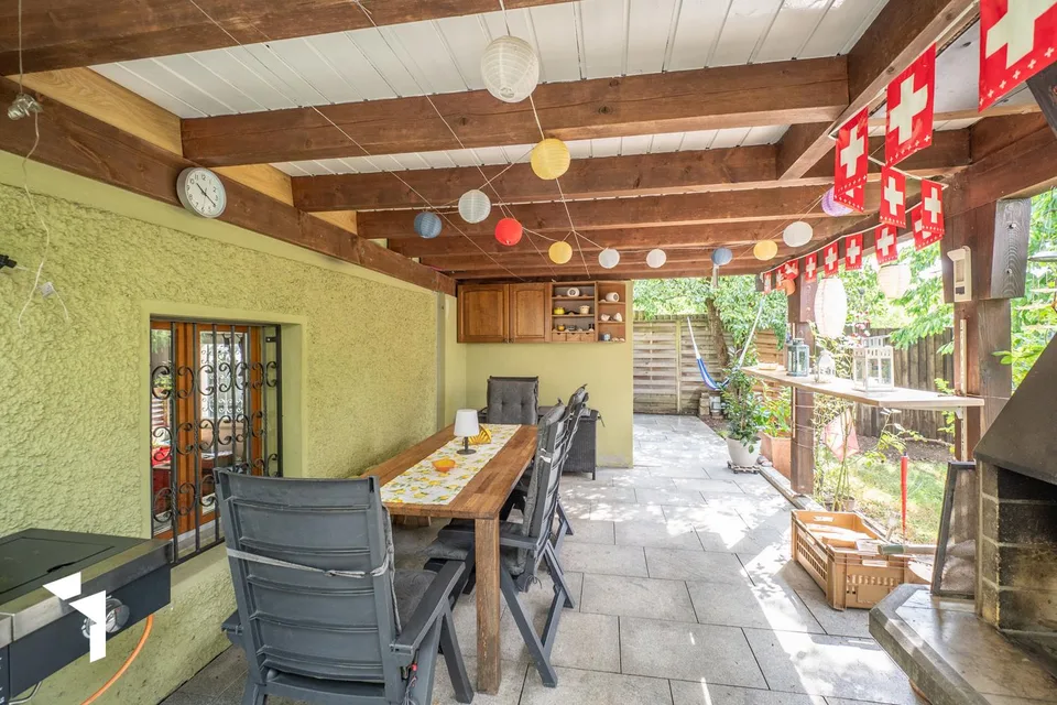 Fehr Immobilien - Grosszügiges Zwei-Generationen-Haus – Foto 3 von 15