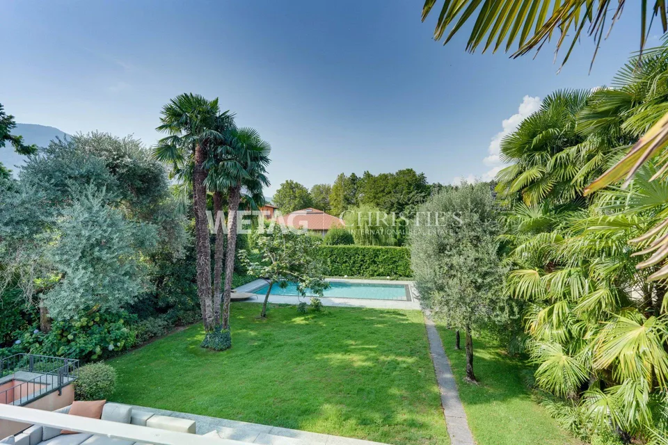 Exklusive & moderne Luxusvilla mit Aussenpool in privilegierter Lag... – Foto 2 von 13