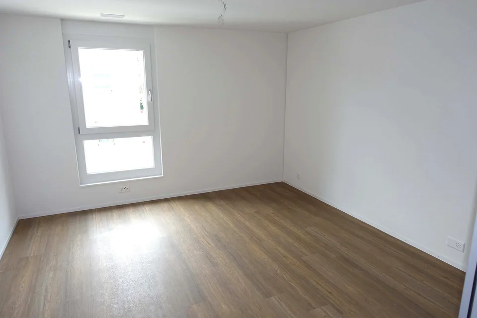 Helle 3 ½ Zimmerwohnung mit grossem Wintergarten und Balkon