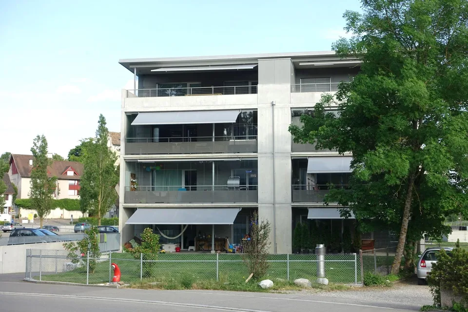Helle 3 ½ Zimmerwohnung mit grossem Wintergarten und Balkon