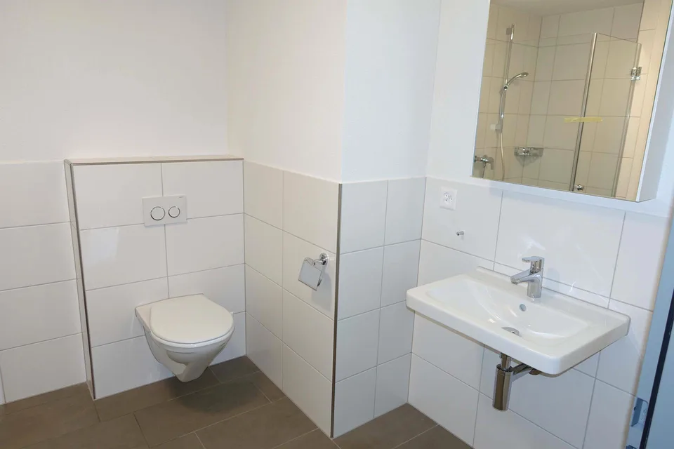 Helle 3 ½ Zimmerwohnung mit grossem Wintergarten und Balkon
