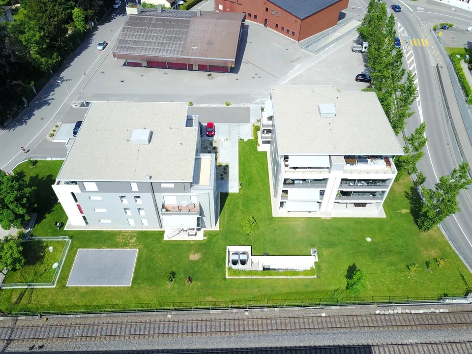 Helle 3 ½ Zimmerwohnung mit grossem Wintergarten und Balkon