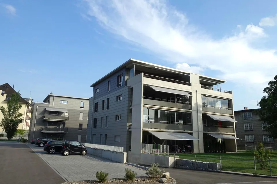 Helle 3 ½ Zimmerwohnung mit grossem Wintergarten und Balkon