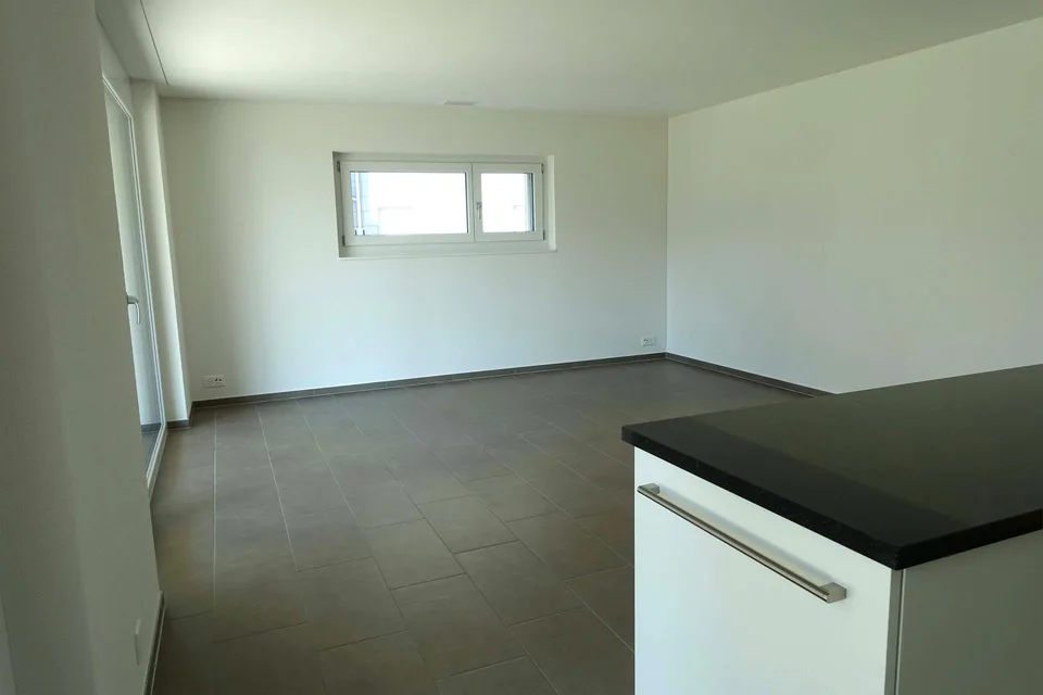 Helle 3 ½ Zimmerwohnung mit grossem Wintergarten und Balkon