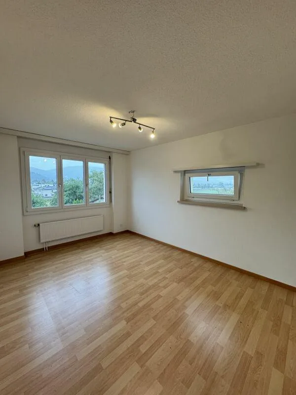 Sanierte Küche - Wohlfühlende 3.5-Zimmerwohnung an ruhiger Lage