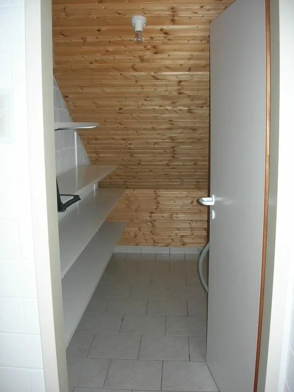 ruhige gelegene Dachwohnung – Foto 2 von 8