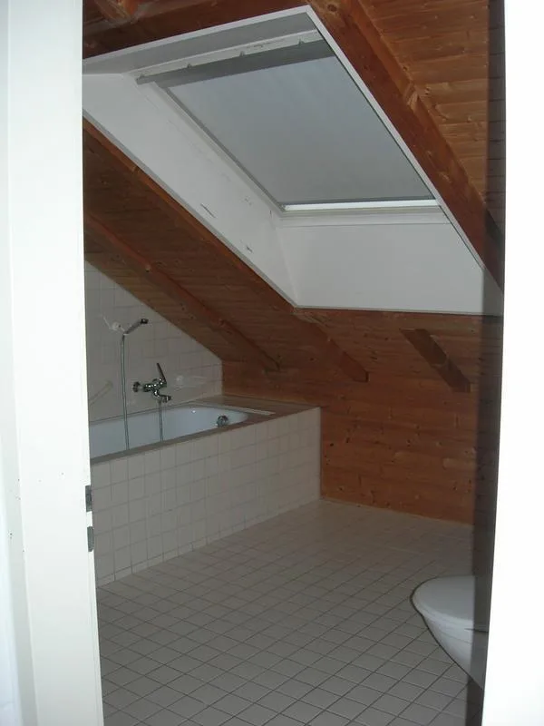 ruhige gelegene Dachwohnung – Foto 3 von 8