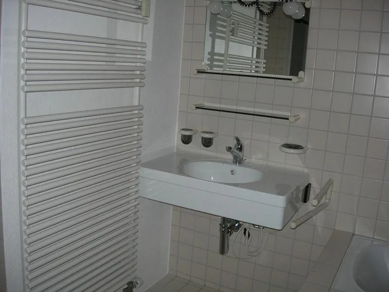 ruhige gelegene Dachwohnung – Foto 4 von 8