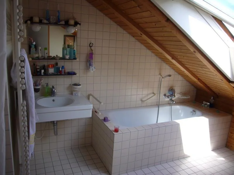 ruhige gelegene Dachwohnung – Foto 5 von 8