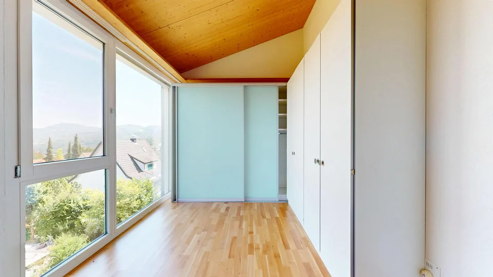 8,5 Zimmer Split-Level-Villa mit Pool grossem Garten – Foto 8 von 13