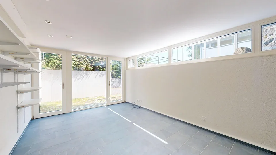 8,5 Zimmer Split-Level-Villa mit Pool grossem Garten – Foto 6 von 13