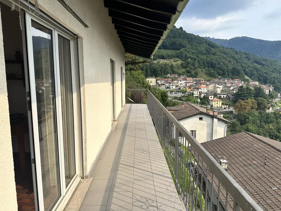 Un terrazzo sulla valle, nel cuore della natura – foto 6 di 8