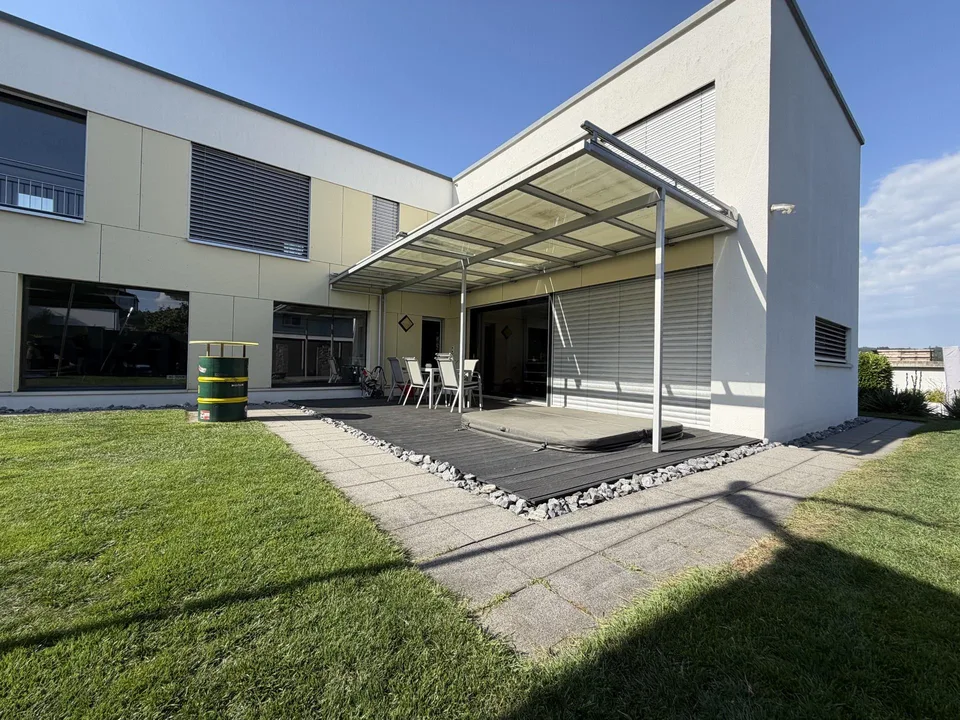 Wunderbares 5.5 Zimmer-Einfamilienhaus mit bester Besonnung – photo 3 sur 12