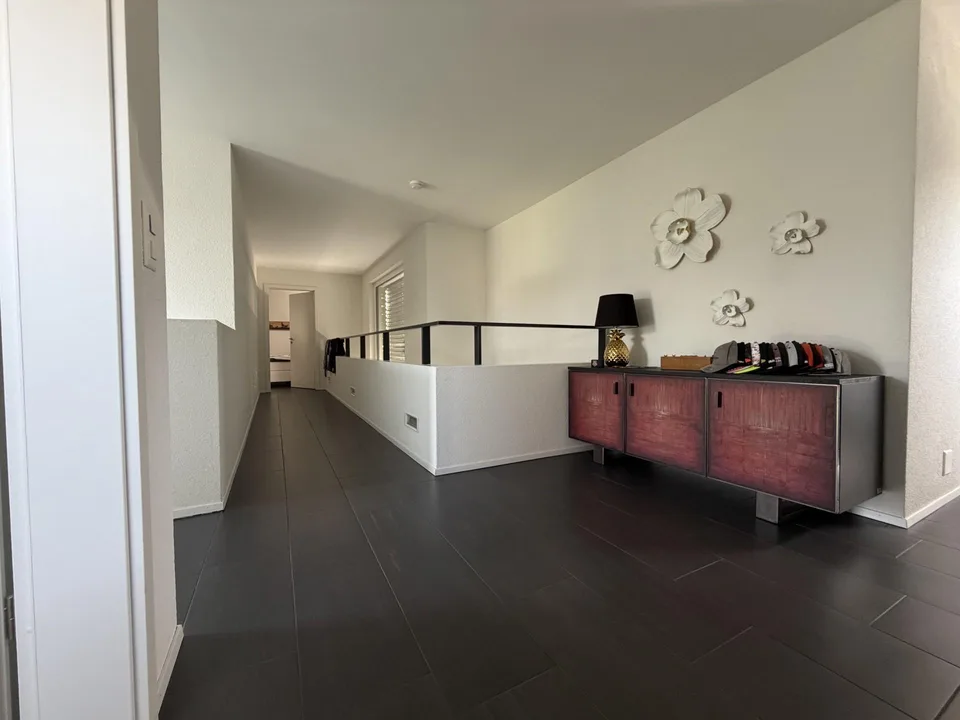 Wunderbares 5.5 Zimmer-Einfamilienhaus mit bester Besonnung – photo 8 sur 12