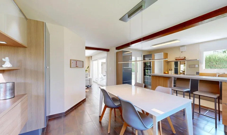Spaziosa villa bifamiliare con giardino e grande privacy – foto 4 di 11