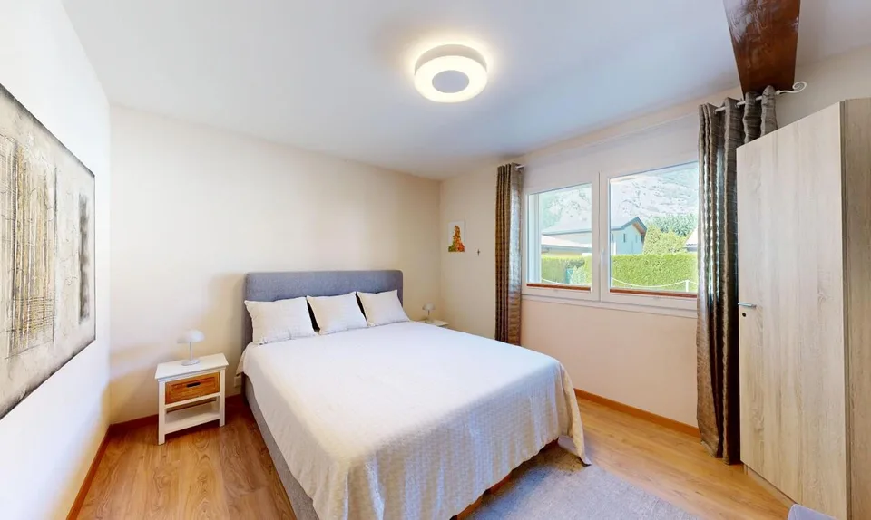 Spaziosa villa bifamiliare con giardino e grande privacy – foto 10 di 11