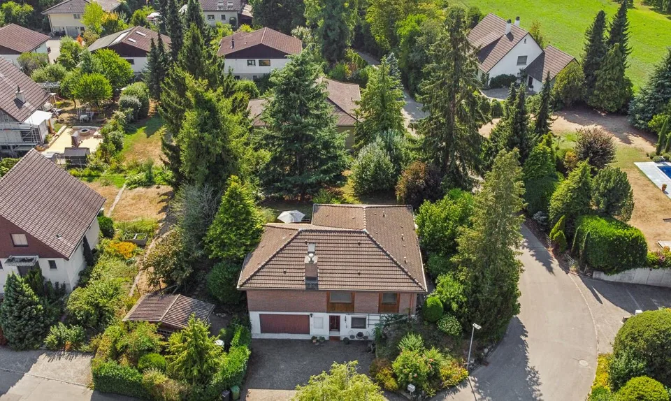 Freistehendes Einfamilienhaus auf 1'127 m² Traumgrundstück – Foto 2 von 13