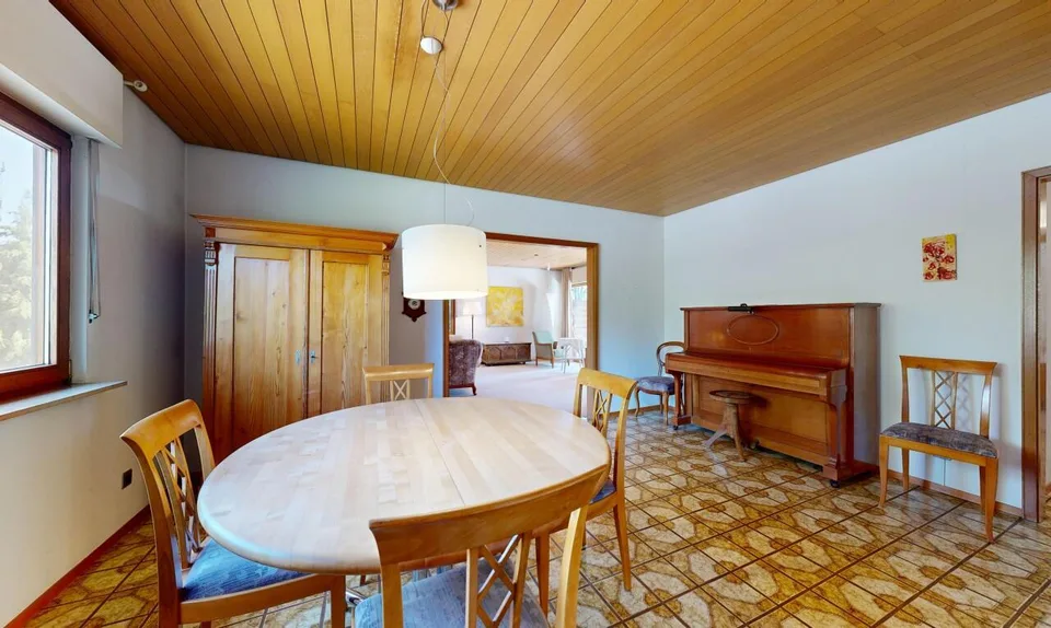 Freistehendes Einfamilienhaus auf 1'127 m² Traumgrundstück – Foto 8 von 13