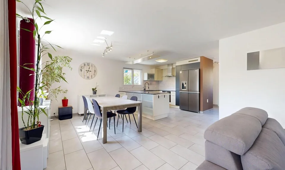 Superba casa indipendente di 5.5 locali con piscina riscaldata – foto 4 di 13