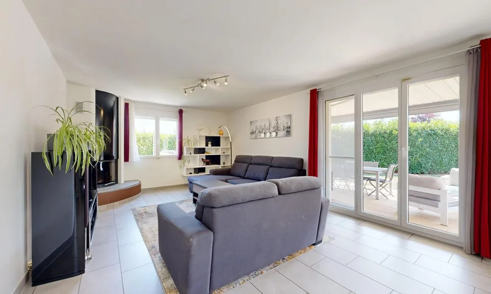 Superba casa indipendente di 5.5 locali con piscina riscaldata – foto 3 di 13