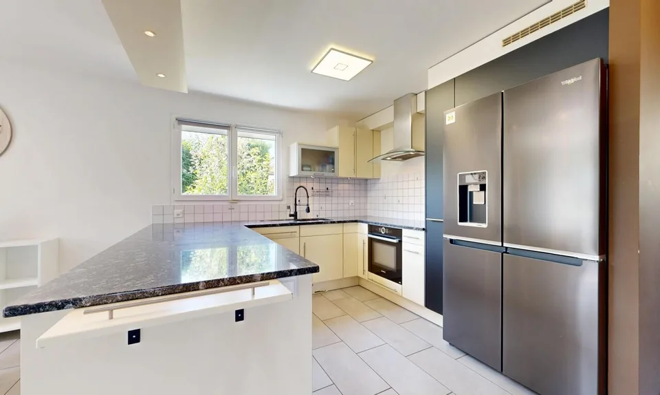Superba casa indipendente di 5.5 locali con piscina riscaldata – foto 5 di 13