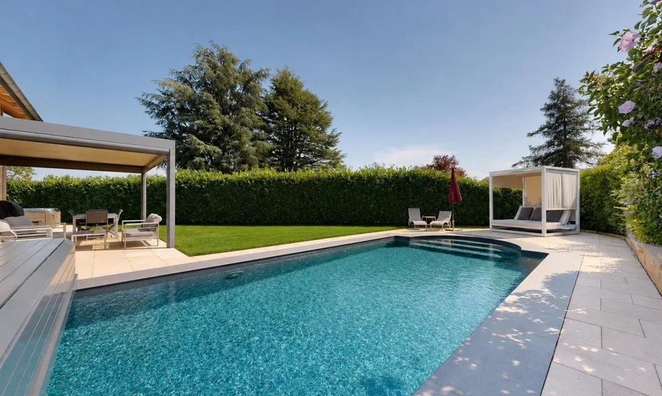 Superba casa indipendente di 5.5 locali con piscina riscaldata – foto 2 di 13