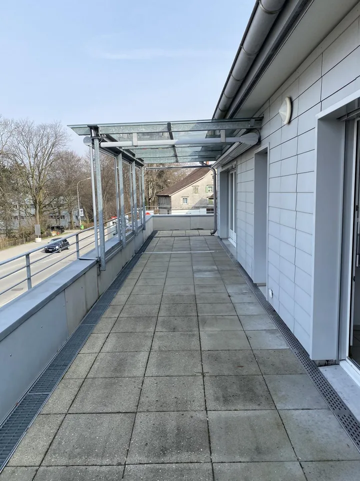 5.5 Zimmer-Wohnung mit grosser Terrasse und Seesicht