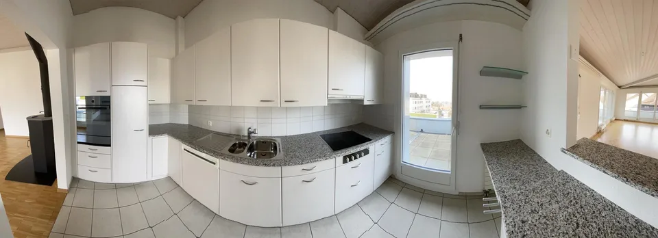 5.5 Zimmer-Wohnung mit grosser Terrasse und Seesicht