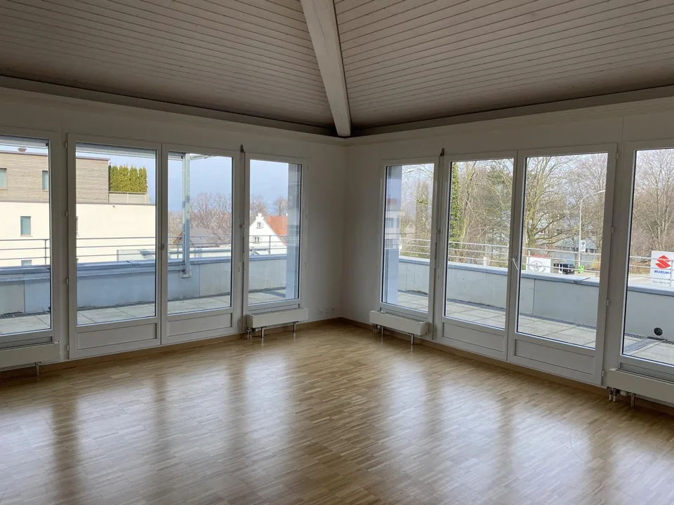 5.5 Zimmer-Wohnung mit grosser Terrasse und Seesicht