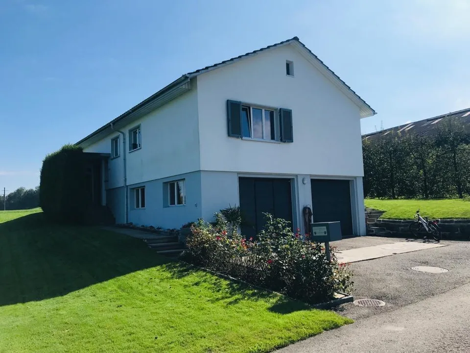 Freistehendes Haus im Grünen