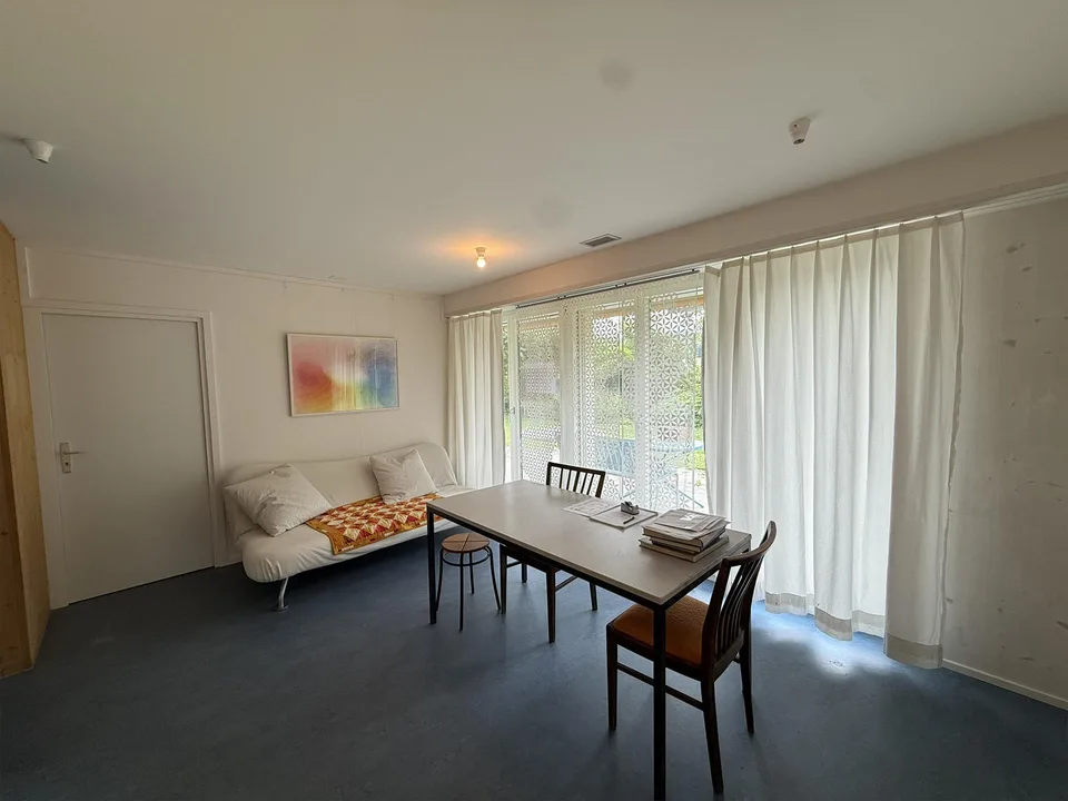 Heller Atelier- oder Praxisraum mit eigenem Zugang und Gartensitzplatz – foto 2 di 8