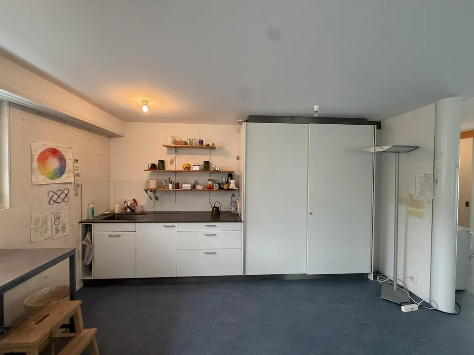 Heller Atelier- oder Praxisraum mit eigenem Zugang und Gartensitzplatz – foto 4 di 8