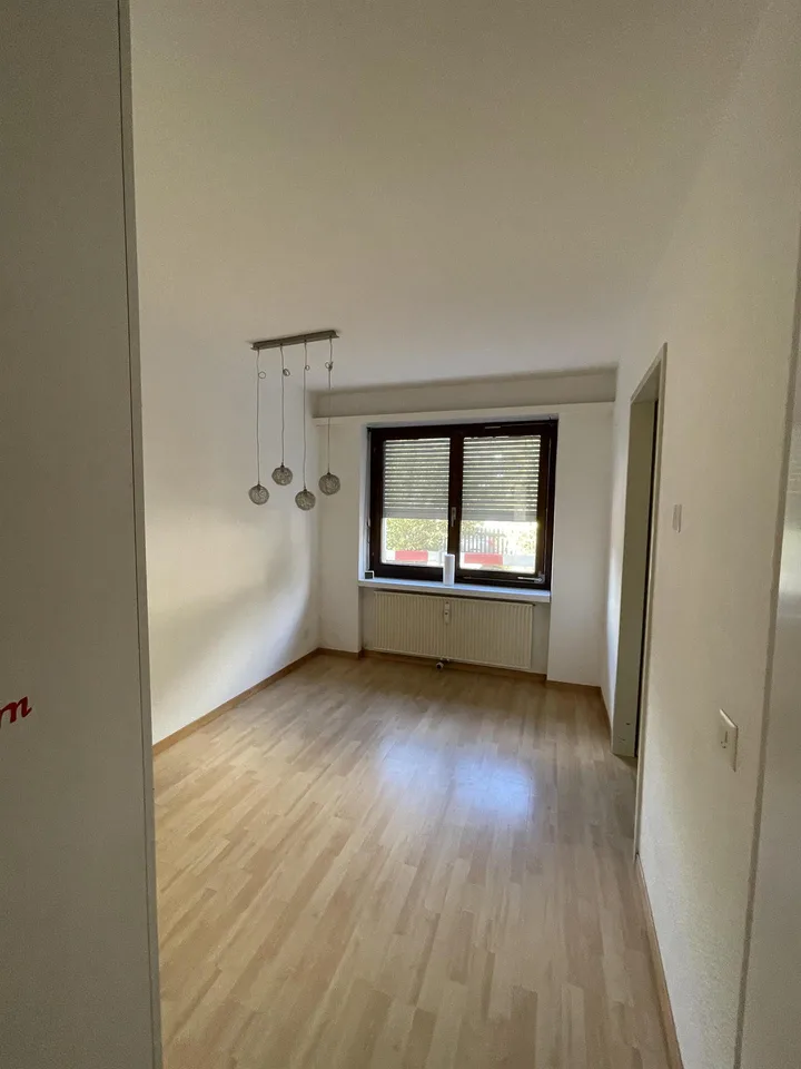 Helle, grosse 3.5 Zimmerwohnung mit wunderschöner Aussicht – photo 4 of 7