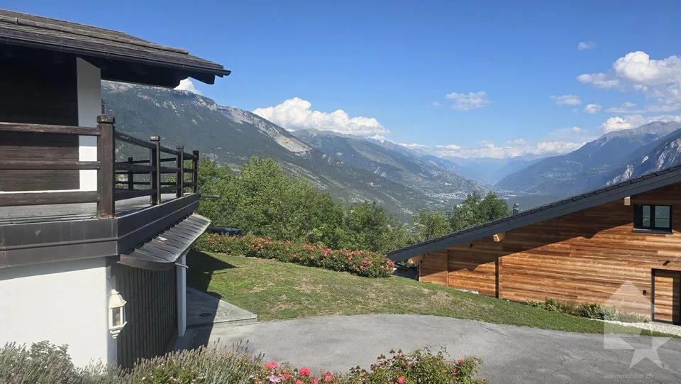 Chalet avec piscine extérieure à Randogne – Foto 3 von 26