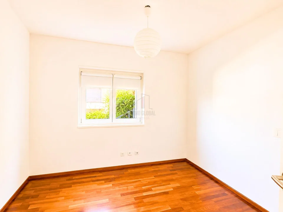 LA TUA CASA IN ZONA ESCLUSIVA CON PARZIALE VISTA LAGO – foto 11 di 13