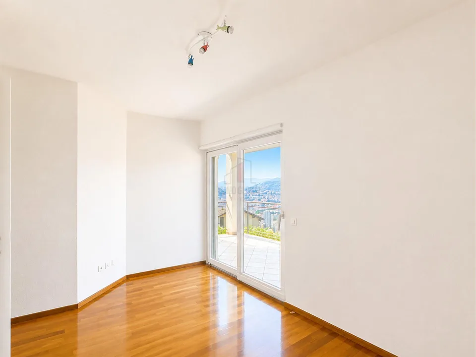 LA TUA CASA IN ZONA ESCLUSIVA CON PARZIALE VISTA LAGO – foto 12 di 13