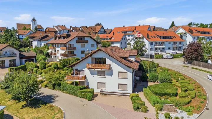CHARMING LIVING SPACE WITH A VIEW - 4.5-ROOM PENTHOUSE IN OBERWIL-LIELI – photo 7 of 8