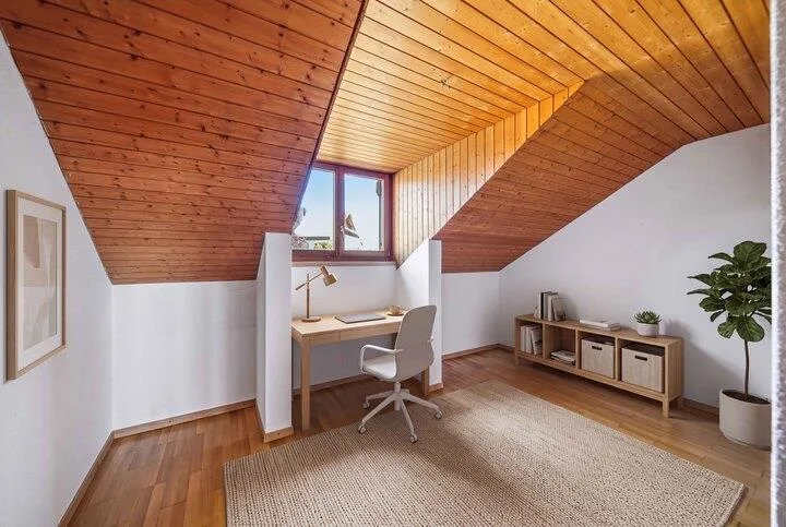 CHARMING LIVING SPACE WITH A VIEW - 4.5-ROOM PENTHOUSE IN OBERWIL-LIELI – photo 4 of 8