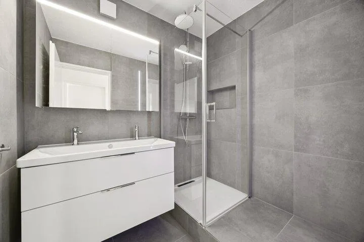 APPARTEMENT EN PROPRIÉTÉ DE 3,5 PIÈCES COMME NEUF, SITUÉ DANS UN QUARTIER PRESTIGIEUX – photo 4 sur 8