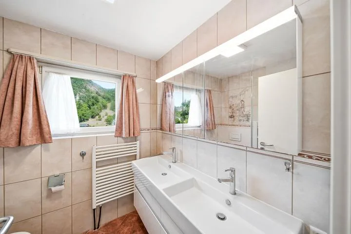 WELL-MAINTAINED, DETACHED 4.5-ROOM SINGLE-FAMILY HOME WITH PANORAMIC VIEWS – photo 5 of 8