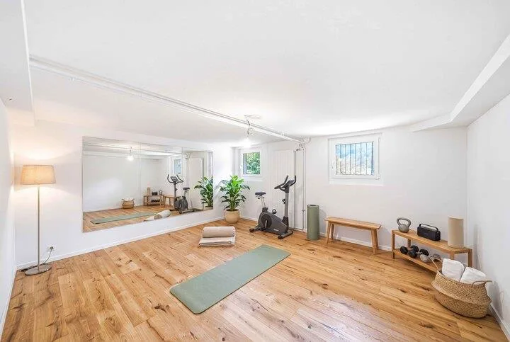 WELL-MAINTAINED, DETACHED 4.5-ROOM SINGLE-FAMILY HOME WITH PANORAMIC VIEWS – photo 6 of 8