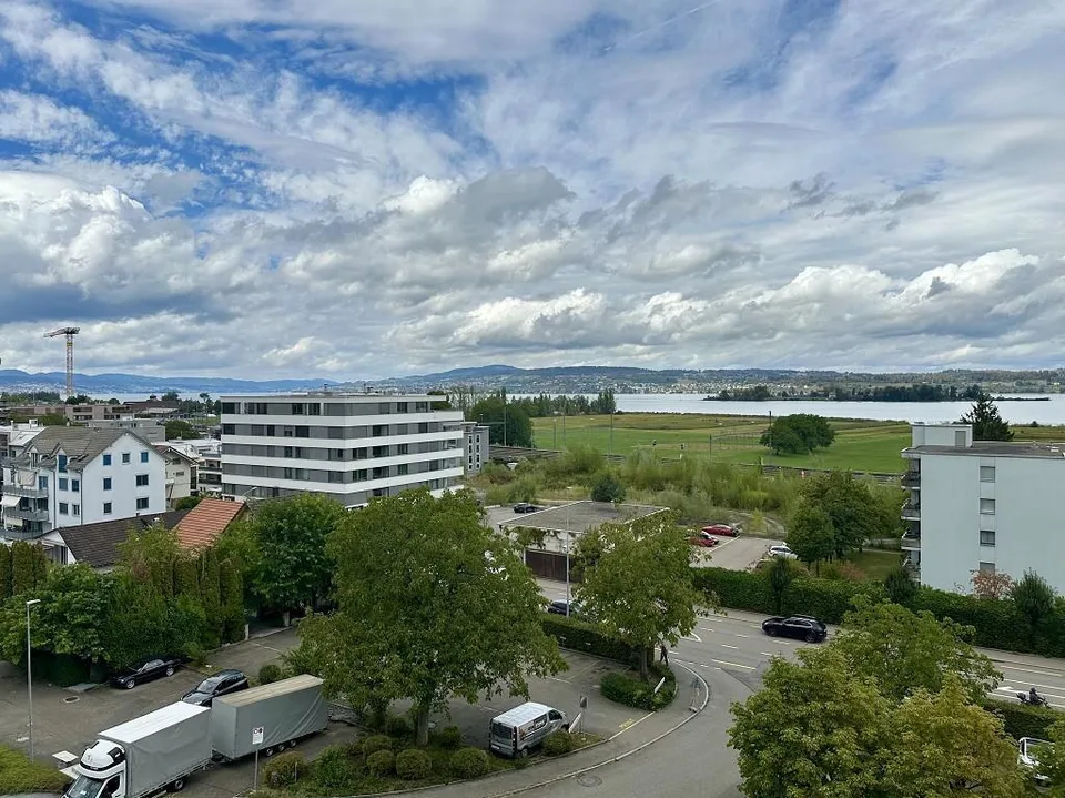 3 1/2-Zimmer-Wohnung im 5. OG an sehr sonniger Seeblicklage mit Gem... – Foto 15 von 27