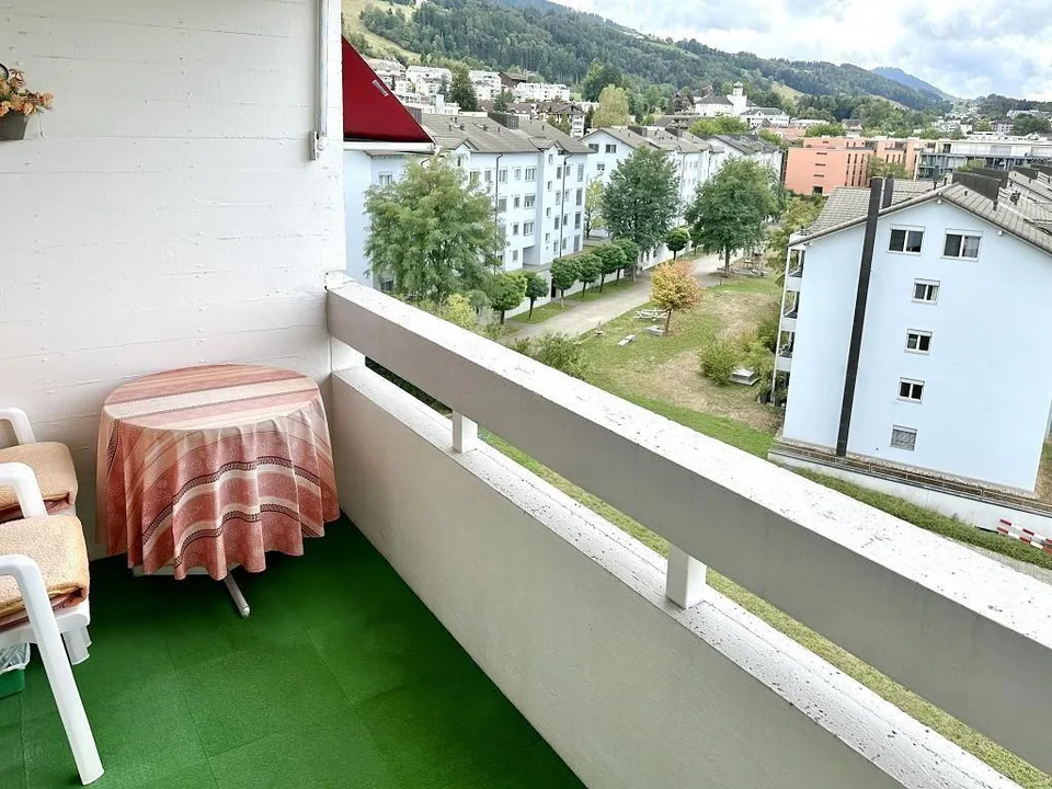 3 1/2-Zimmer-Wohnung im 5. OG an sehr sonniger Seeblicklage mit Gem... – Foto 13 von 27