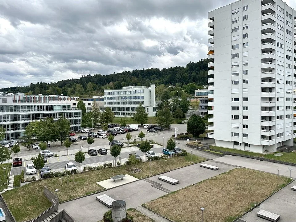 3 1/2-Zimmer-Wohnung im 5. OG an sehr sonniger Seeblicklage mit Gem... – Foto 19 von 27