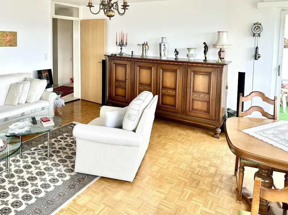 3 1/2-Zimmer-Wohnung im 5. OG an sehr sonniger Seeblicklage mit Gem... – Foto 5 von 27