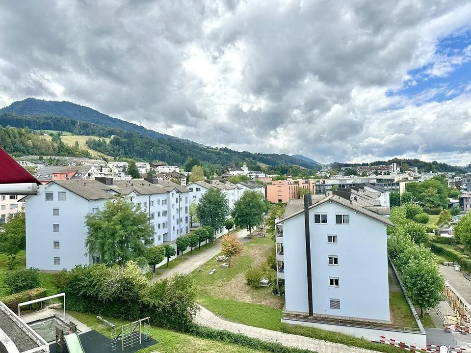 3 1/2-Zimmer-Wohnung im 5. OG an sehr sonniger Seeblicklage mit Gem... – Foto 18 von 27